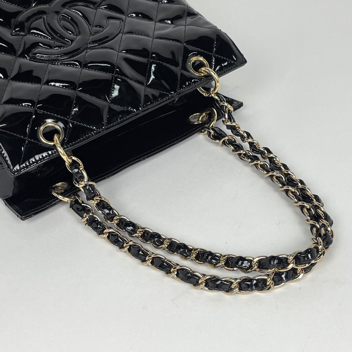 Chanel Tote Bag CC Logo Patent Leather Black — view 6