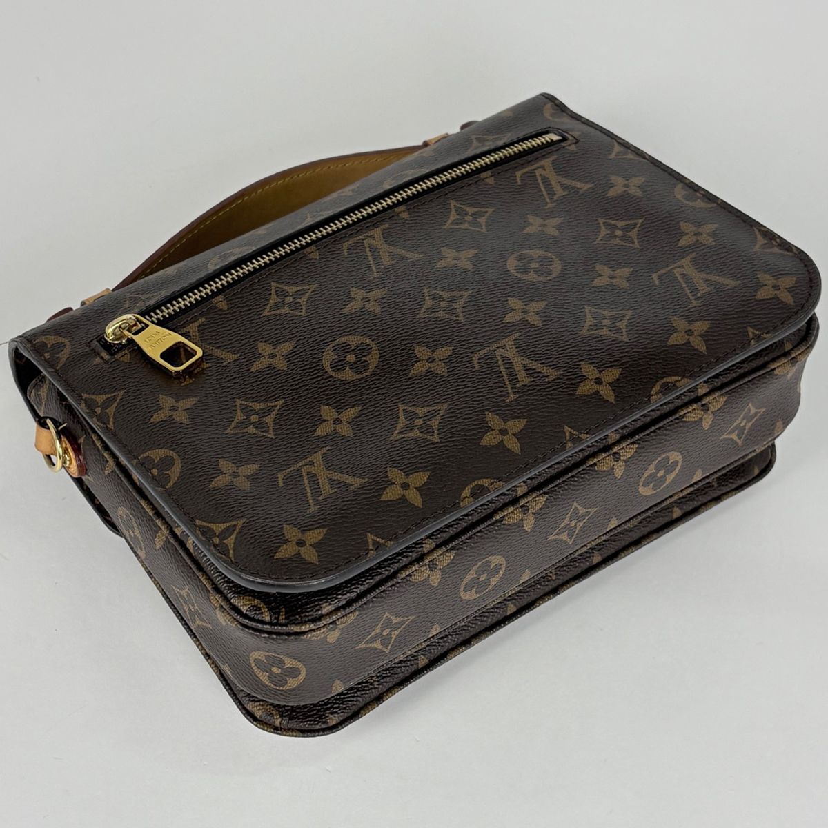 Louis Vuitton Pochette Metis MM Handbag 2-Way Monogram Brown — view 2