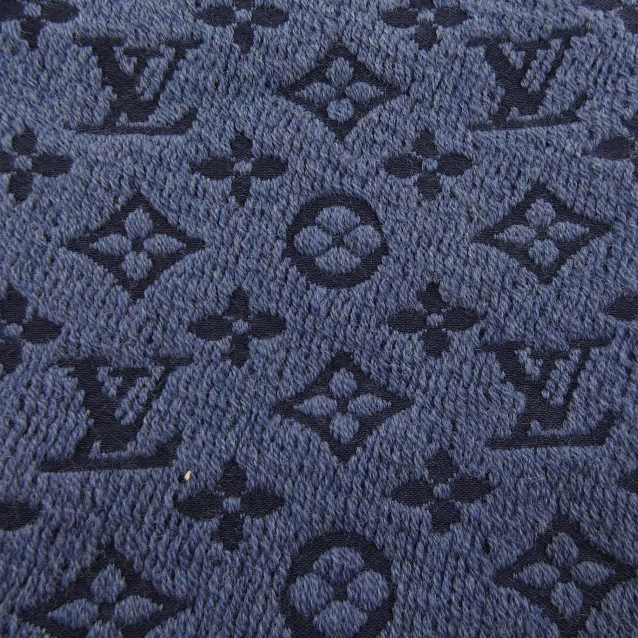 Louis Vuitton Monogram Classic Scarf — view 4