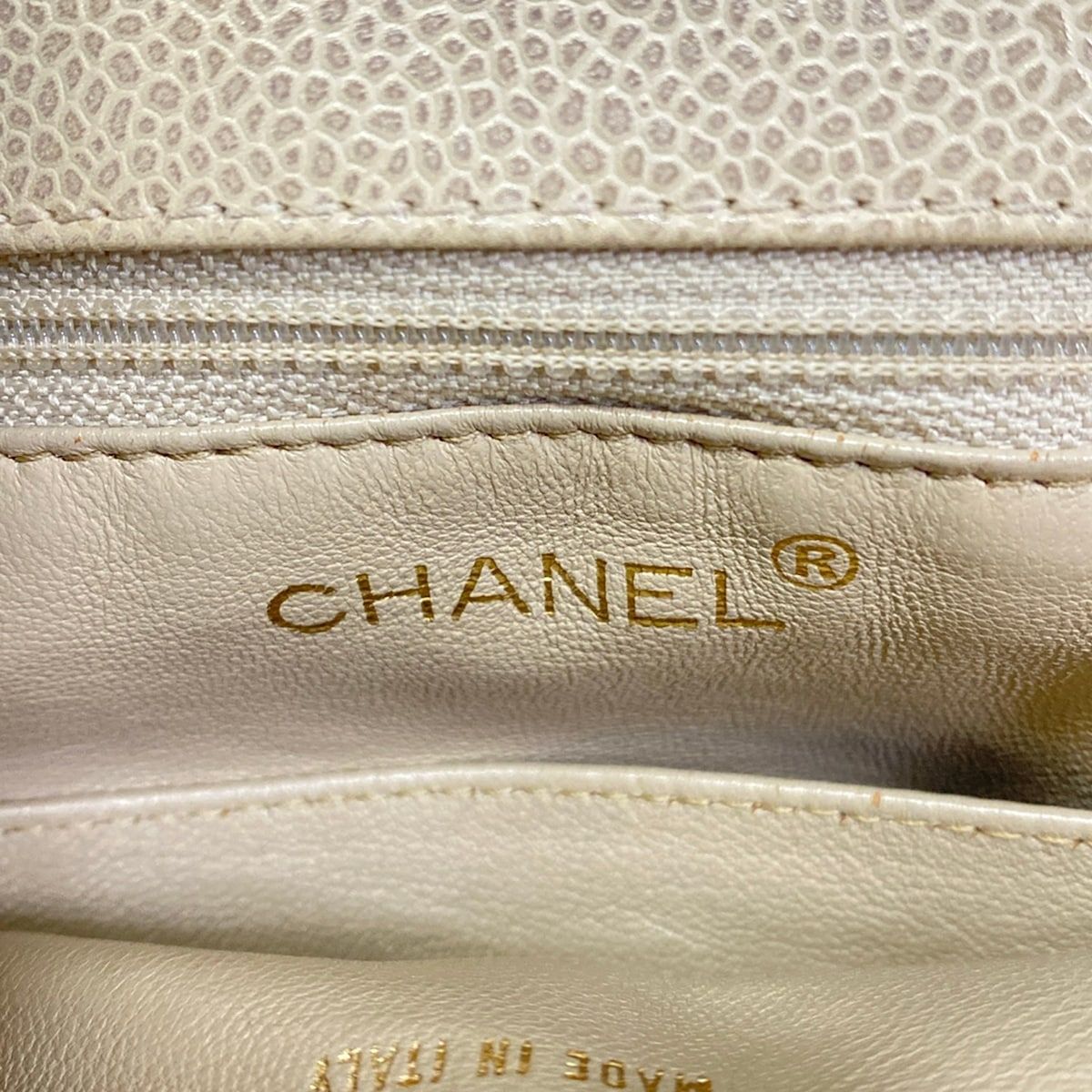 Chanel Handbag Quilted Beige Wood Handle — view 8