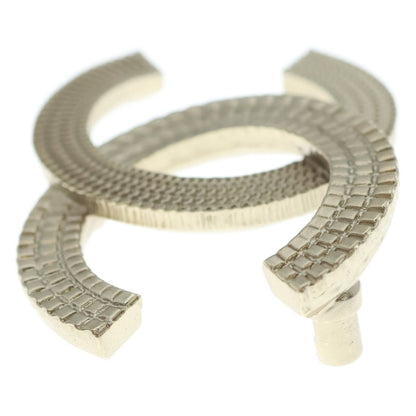 Chanel CC Logo Brooch Pin Badge Gold — view 3