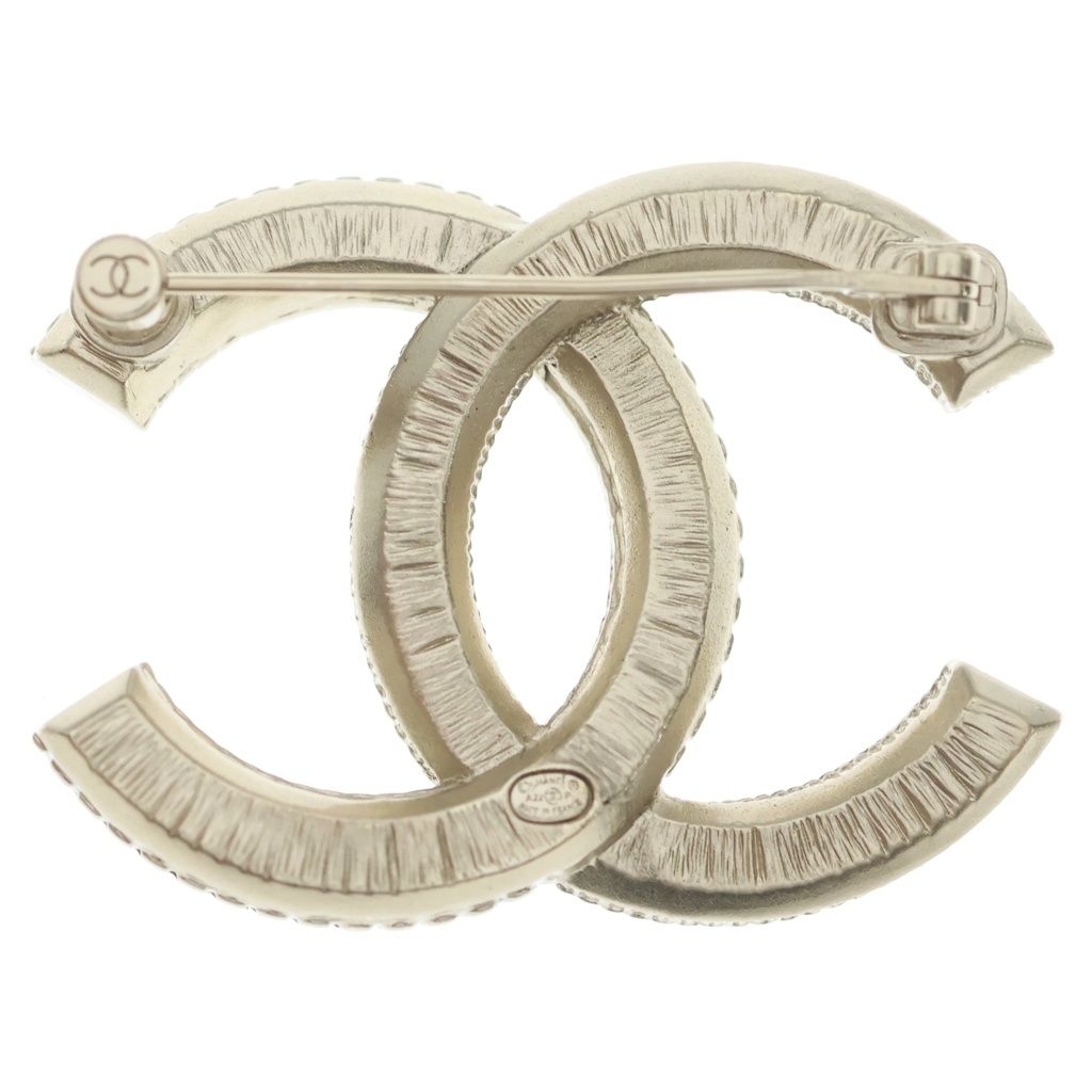 Chanel CC Logo Brooch Pin Badge Gold — view 2