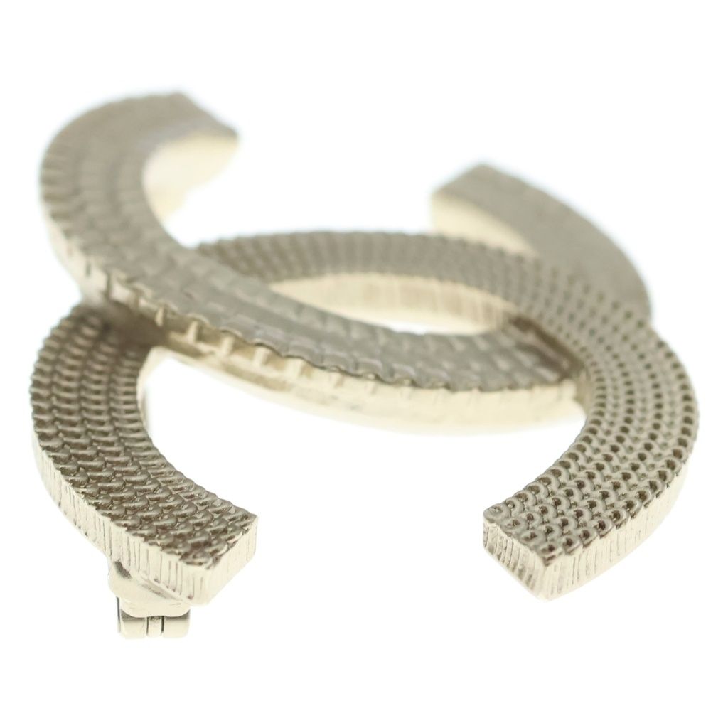 Chanel CC Logo Brooch Pin Badge Gold — view 4