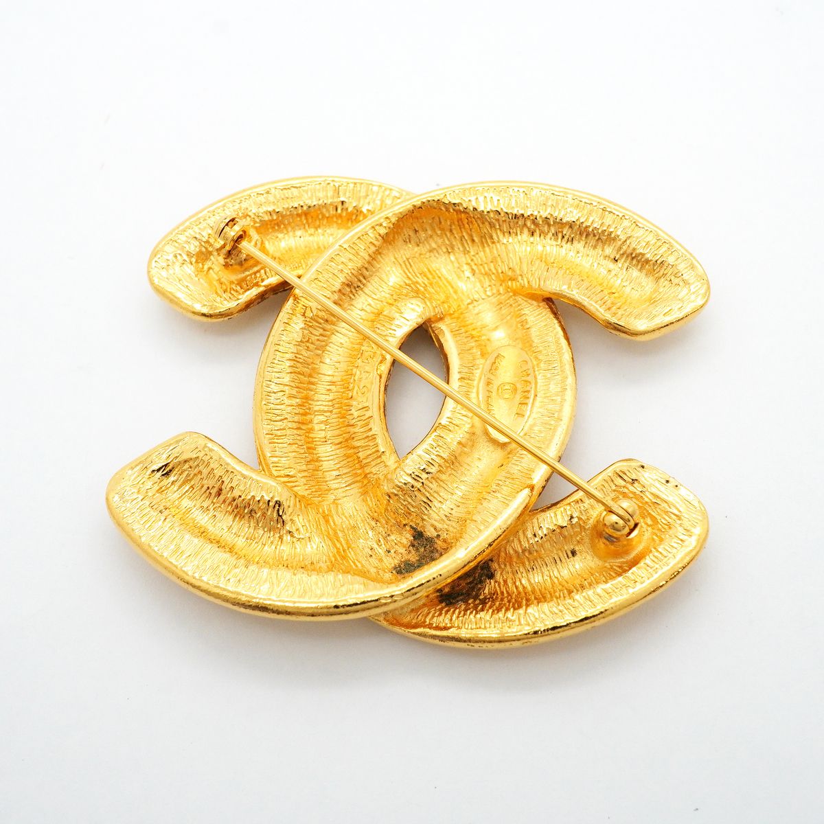 Chanel Brooch Vintage CC Logo Quilted Gold Plated — view 5