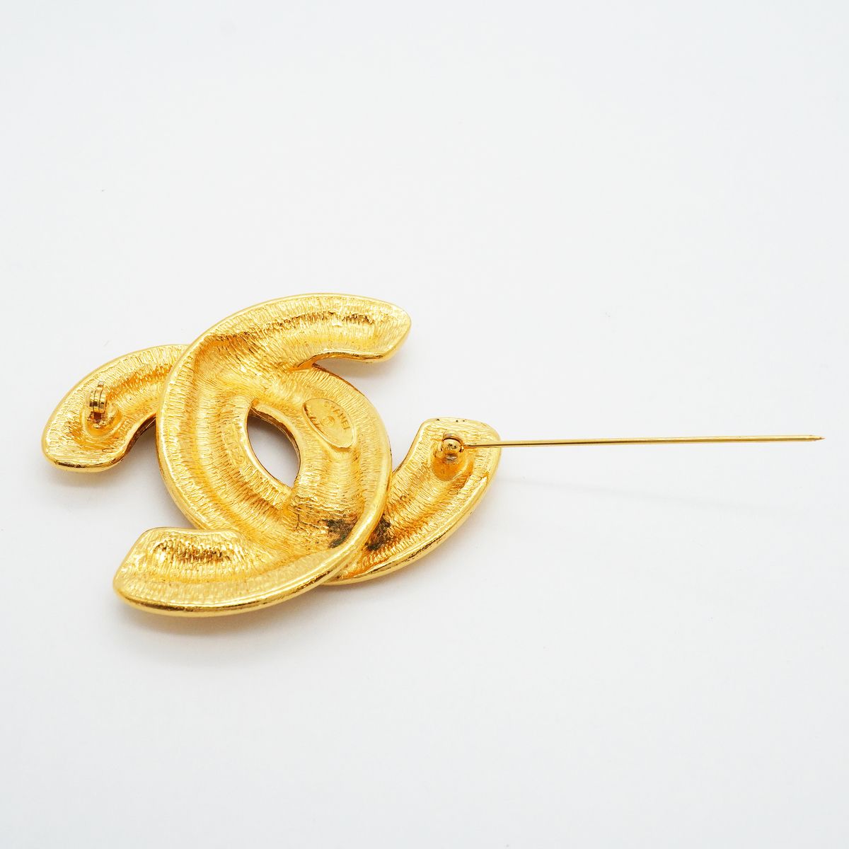 Chanel Brooch Vintage CC Logo Quilted Gold Plated — view 6