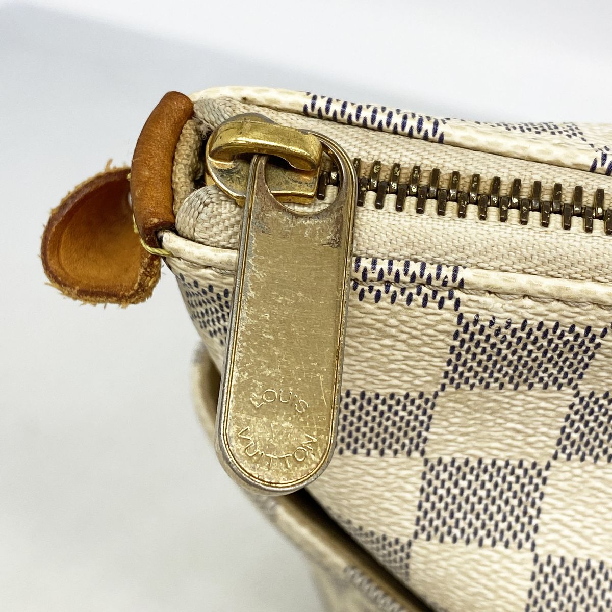 Louis Vuitton Tote Bag Damier Azur Totally MM White — view 8