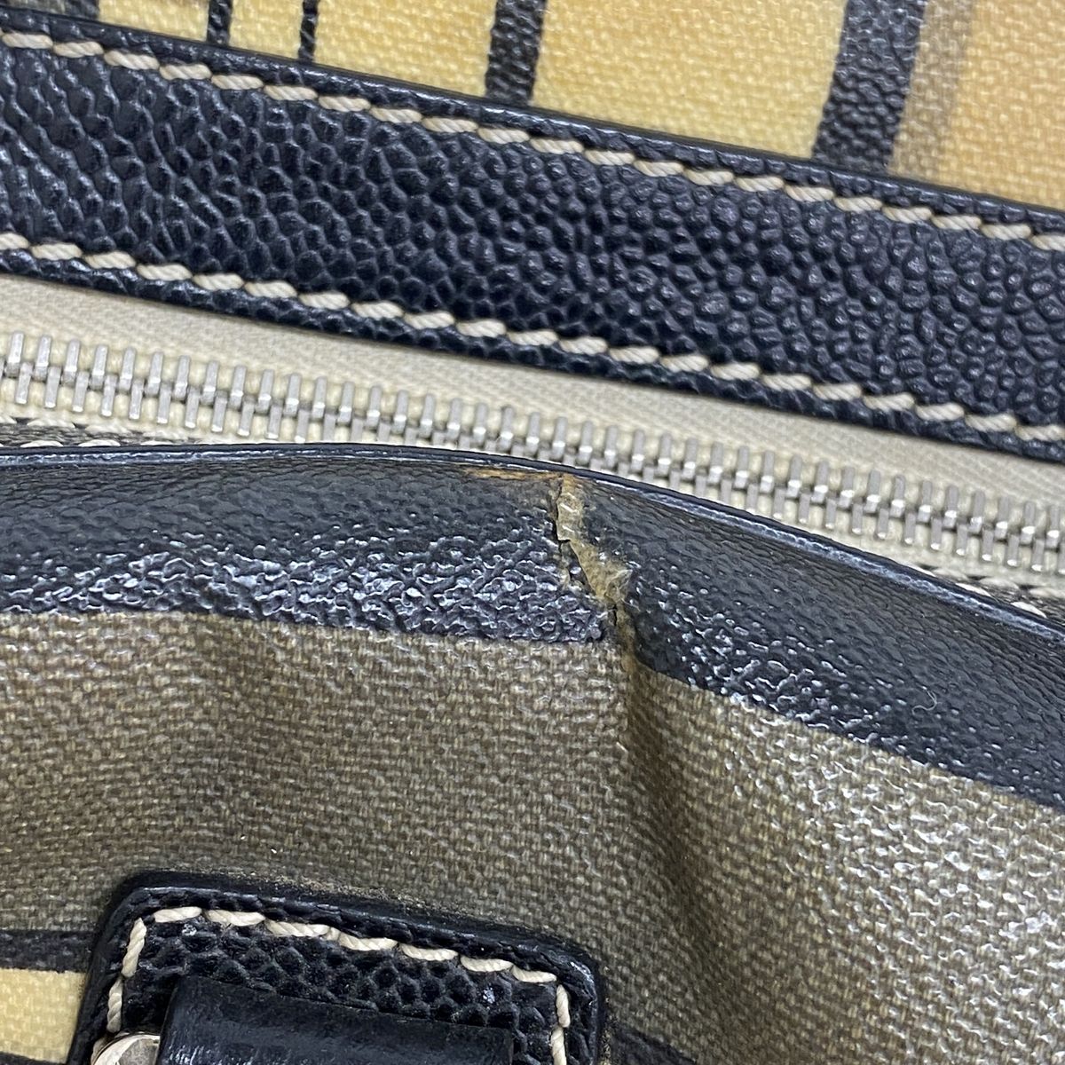 Chanel Handbag Central Station Beige Silver — view 8