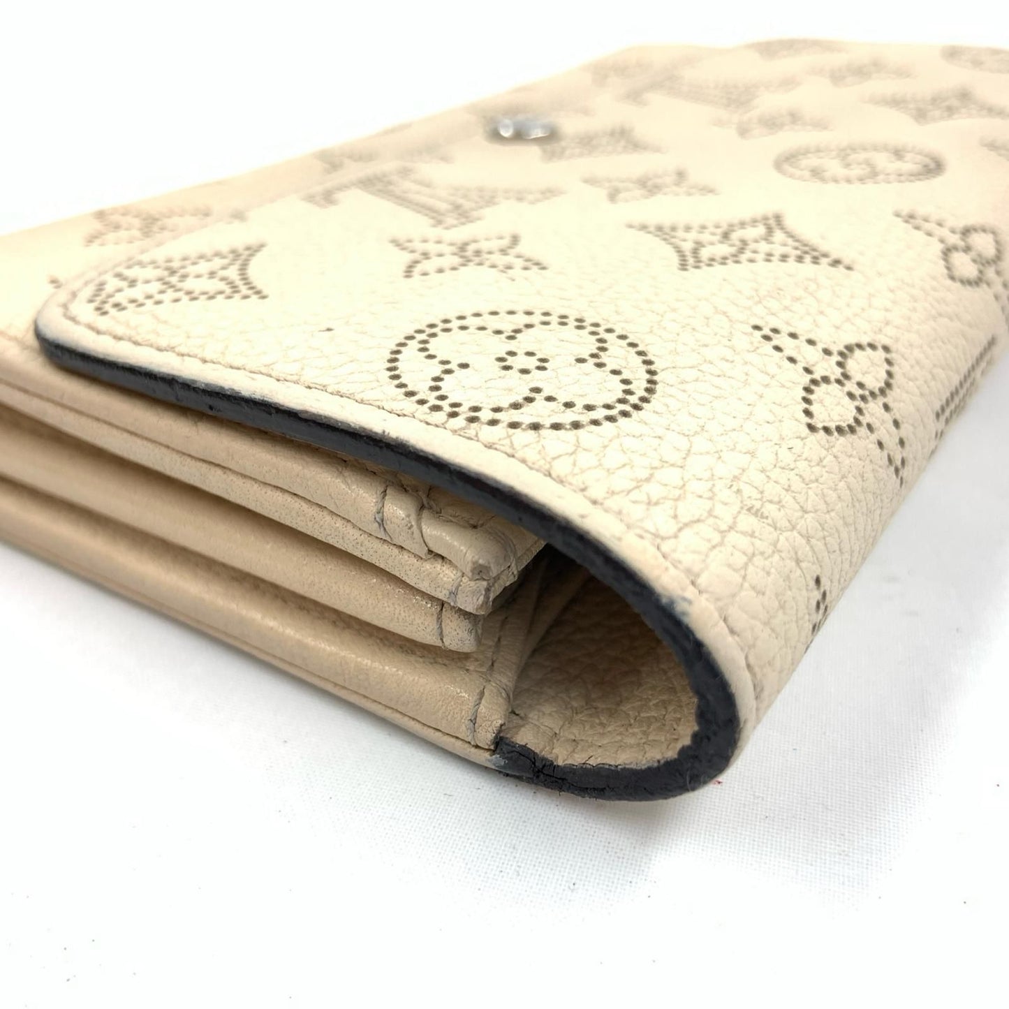 Louis Vuitton Mahina Portefeuille Iris Bifold Wallet Ivory — view 6