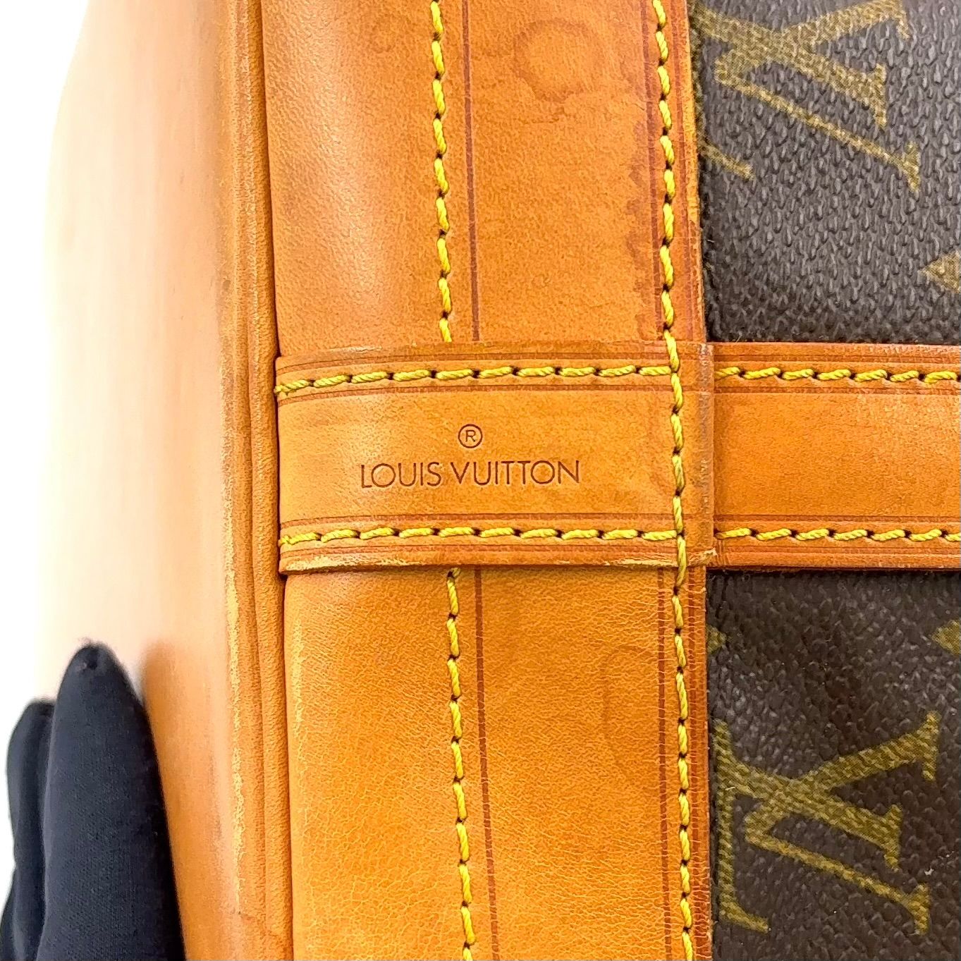 Louis Vuitton Noe Monogram Leather Brown Light Shoulder Bag Gold — view 4