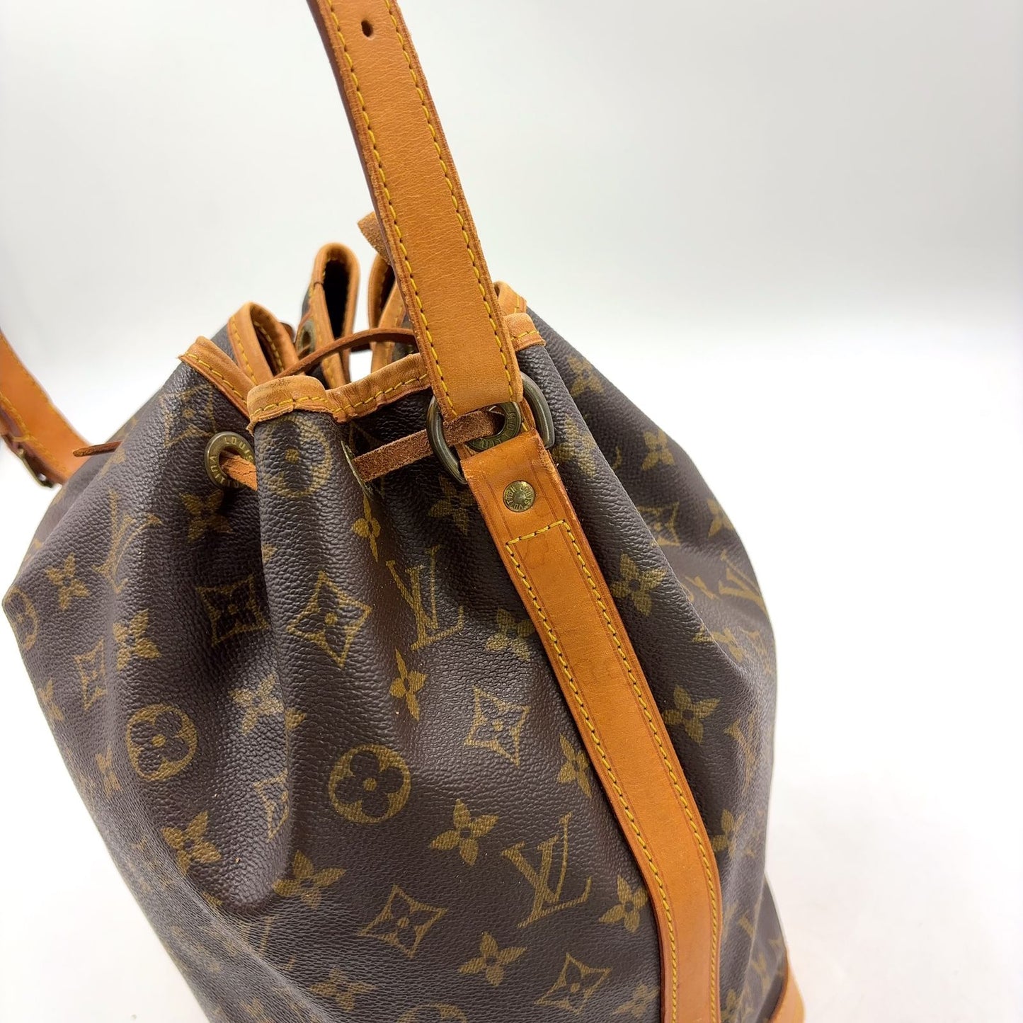 Louis Vuitton Noe Monogram Leather Brown Light Shoulder Bag Gold — view 6