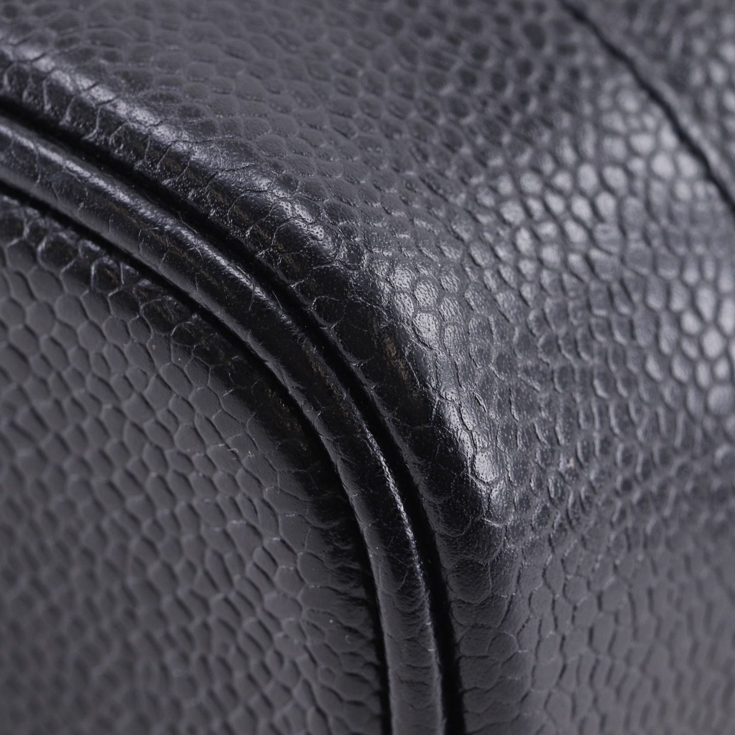 Chanel CC Logo Caviar Leather Black Vanity — view 4
