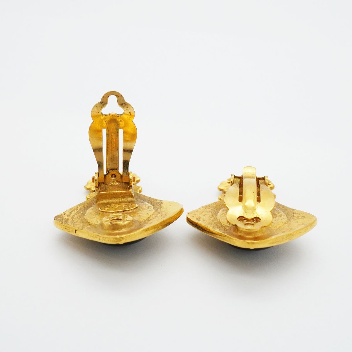 Chanel Earrings Vintage CC Logo Gold Plated Black — view 3