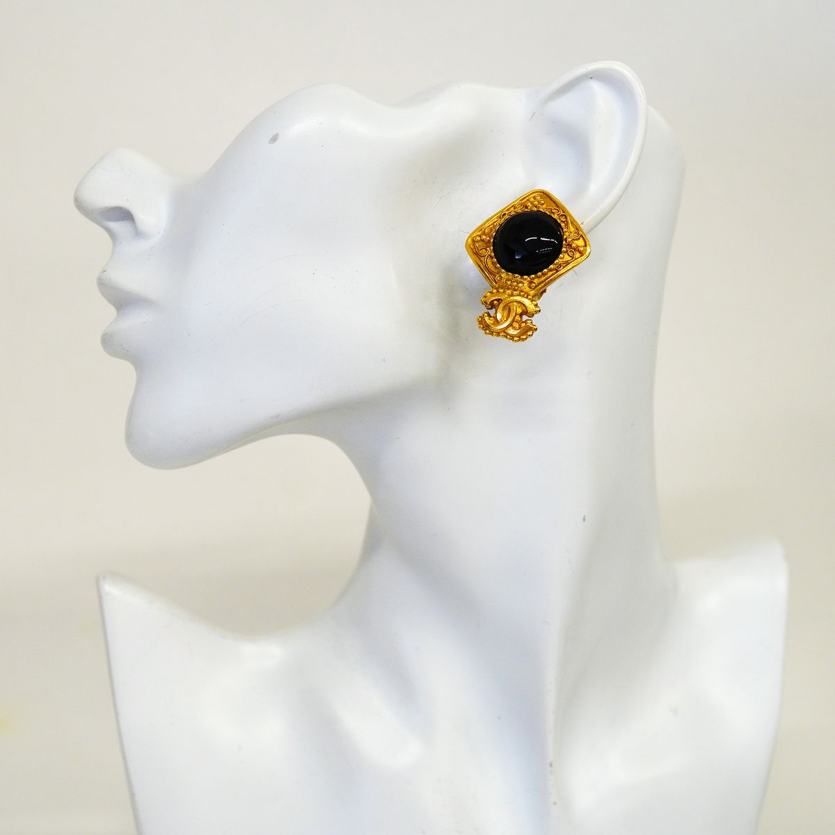 Chanel Earrings Vintage CC Logo Gold Plated Black — view 5