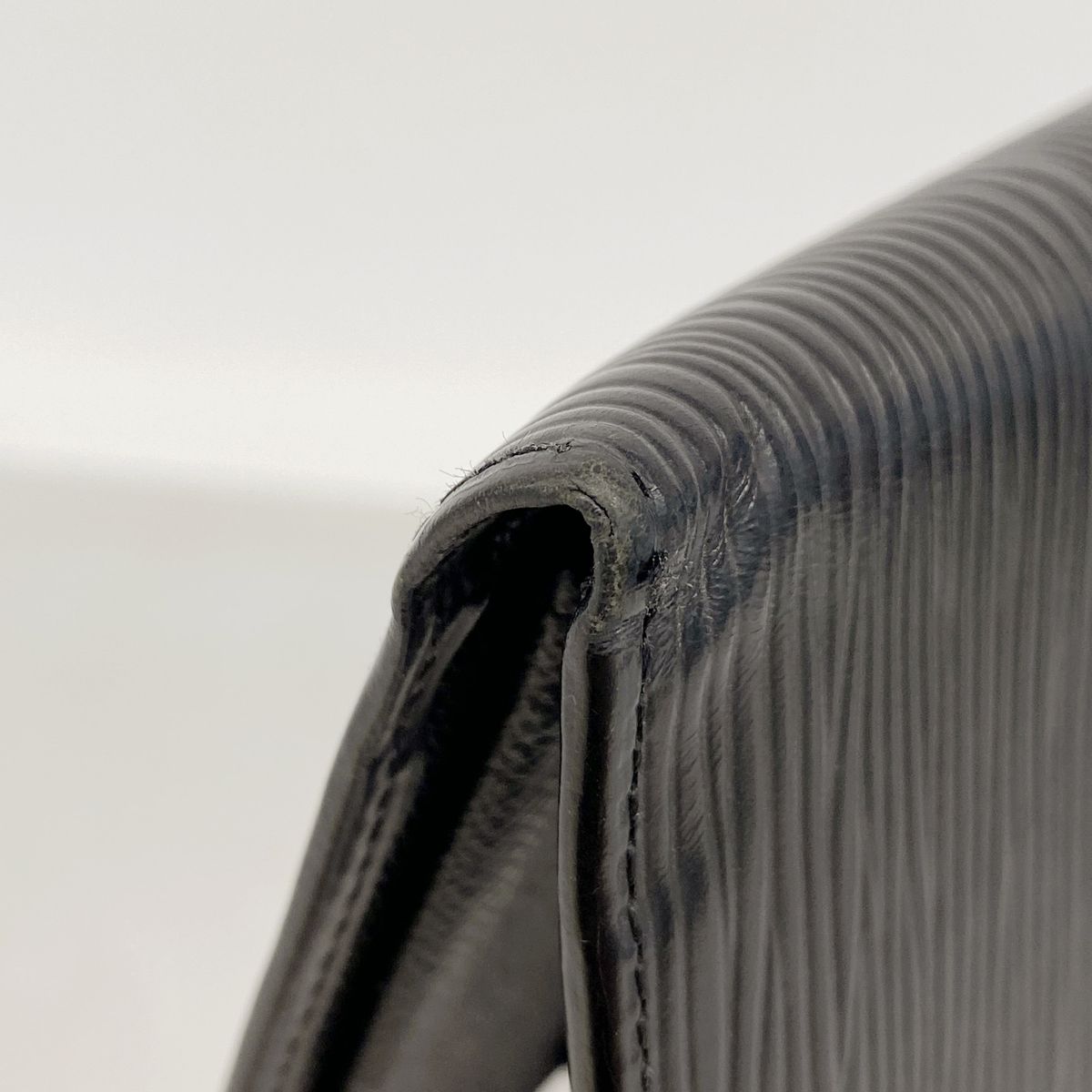 Louis Vuitton Wallet Epi Portefeuille Cartes Credit Monet Noir — view 5