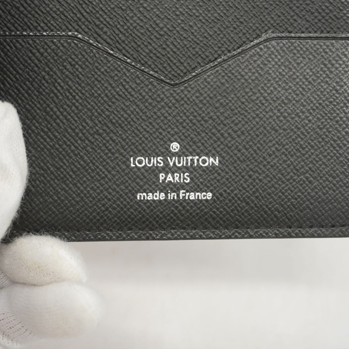 Louis Vuitton Billfold Taiga Portefeuille Pince Noir Wallet — view 4