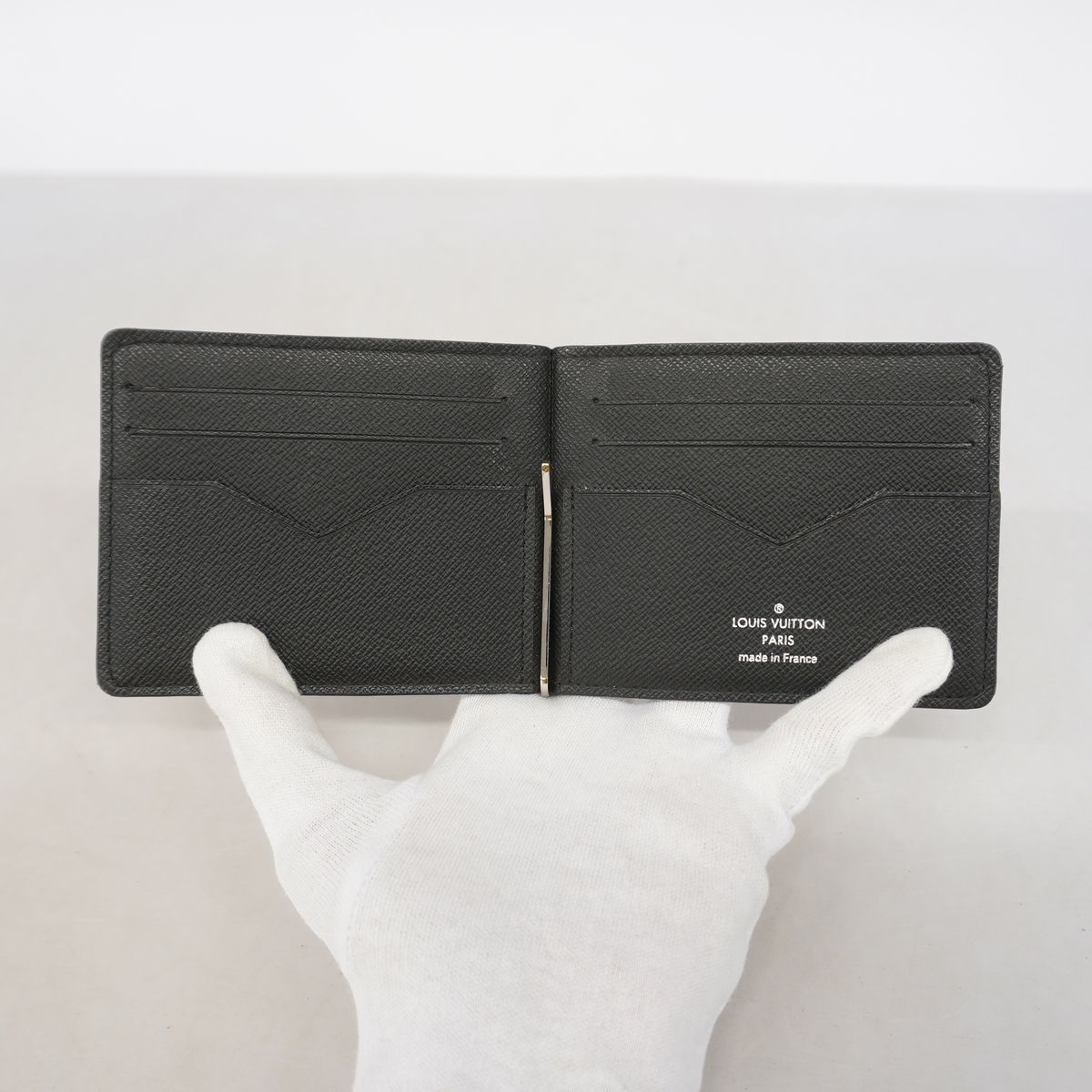 Louis Vuitton Billfold Taiga Portefeuille Pince Noir Wallet — view 3