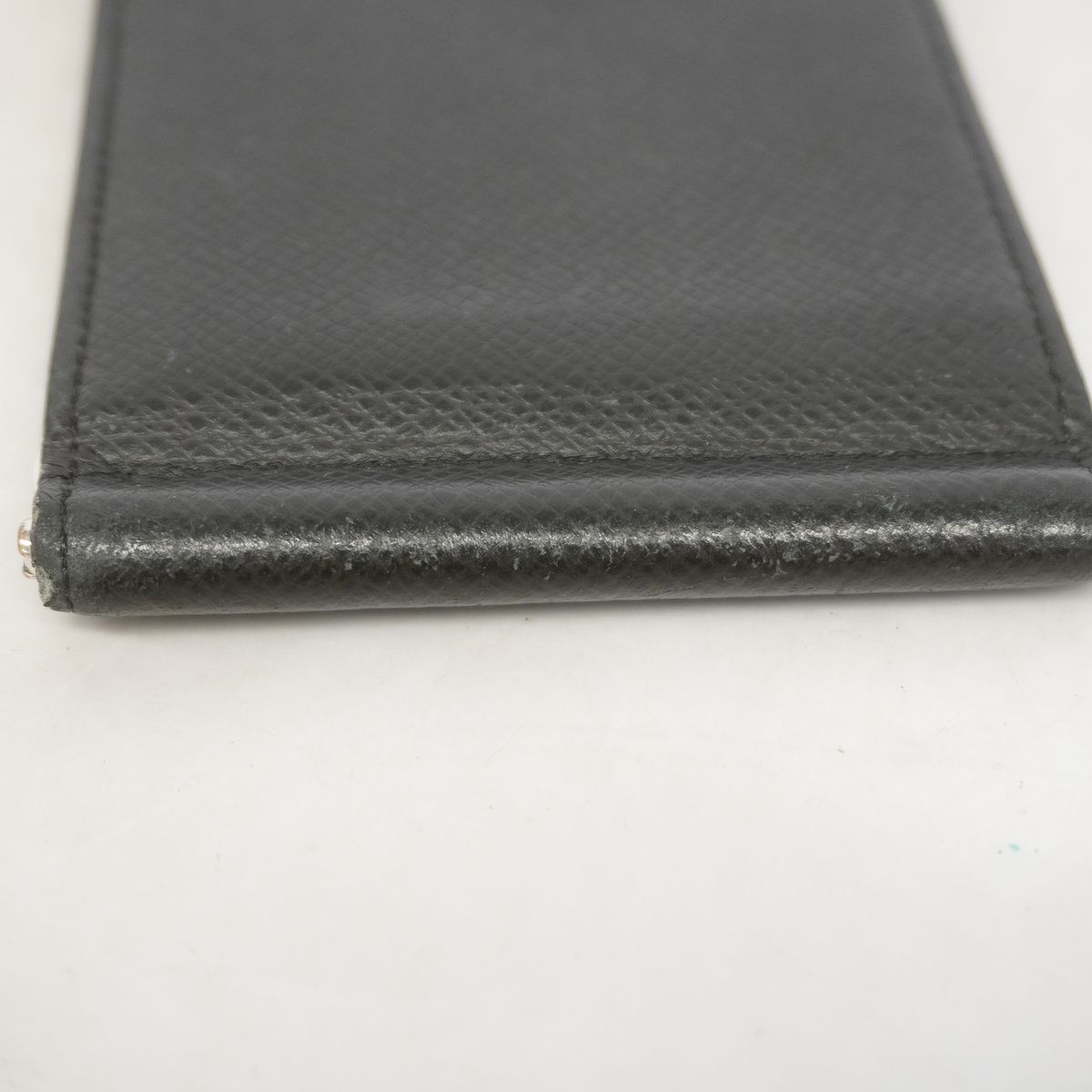 Louis Vuitton Billfold Taiga Portefeuille Pince Noir Wallet — view 6