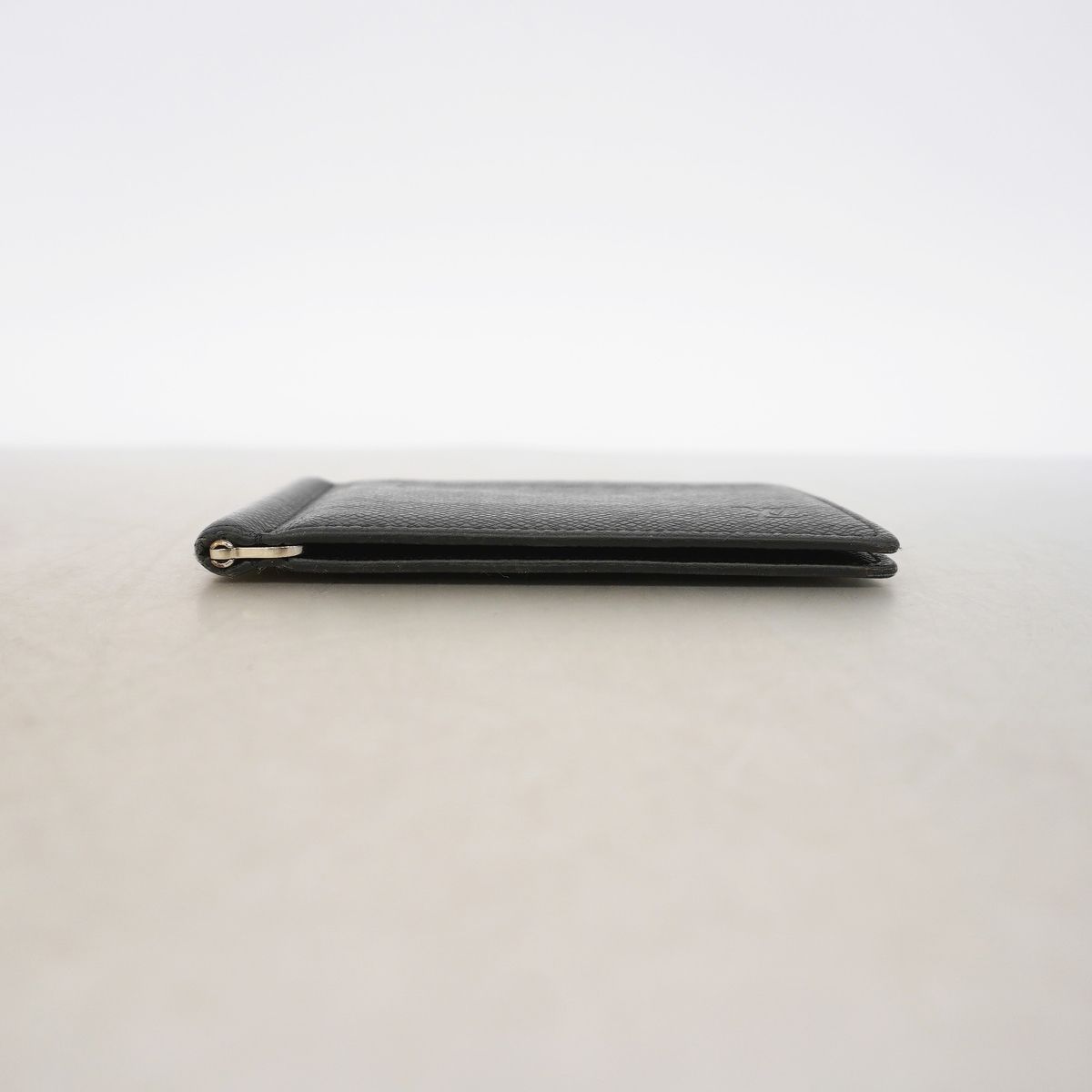 Louis Vuitton Billfold Taiga Portefeuille Pince Noir Wallet — view 2