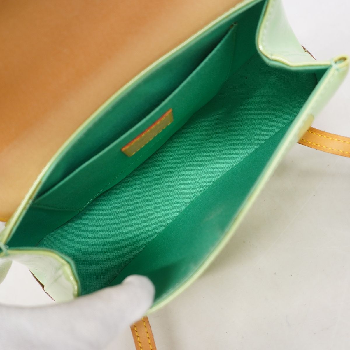 Louis Vuitton Handbag Vernis Biscayne Bay PM Peppermint — view 4