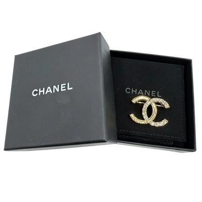 Chanel Metal CC Logo Rhinestone Brooch Gold — view 2