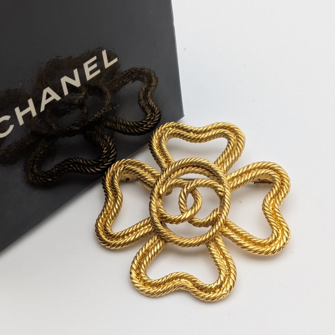 Chanel Brooch CC Logo Twisted Rope Sheer Clover Gold 28 Vintage