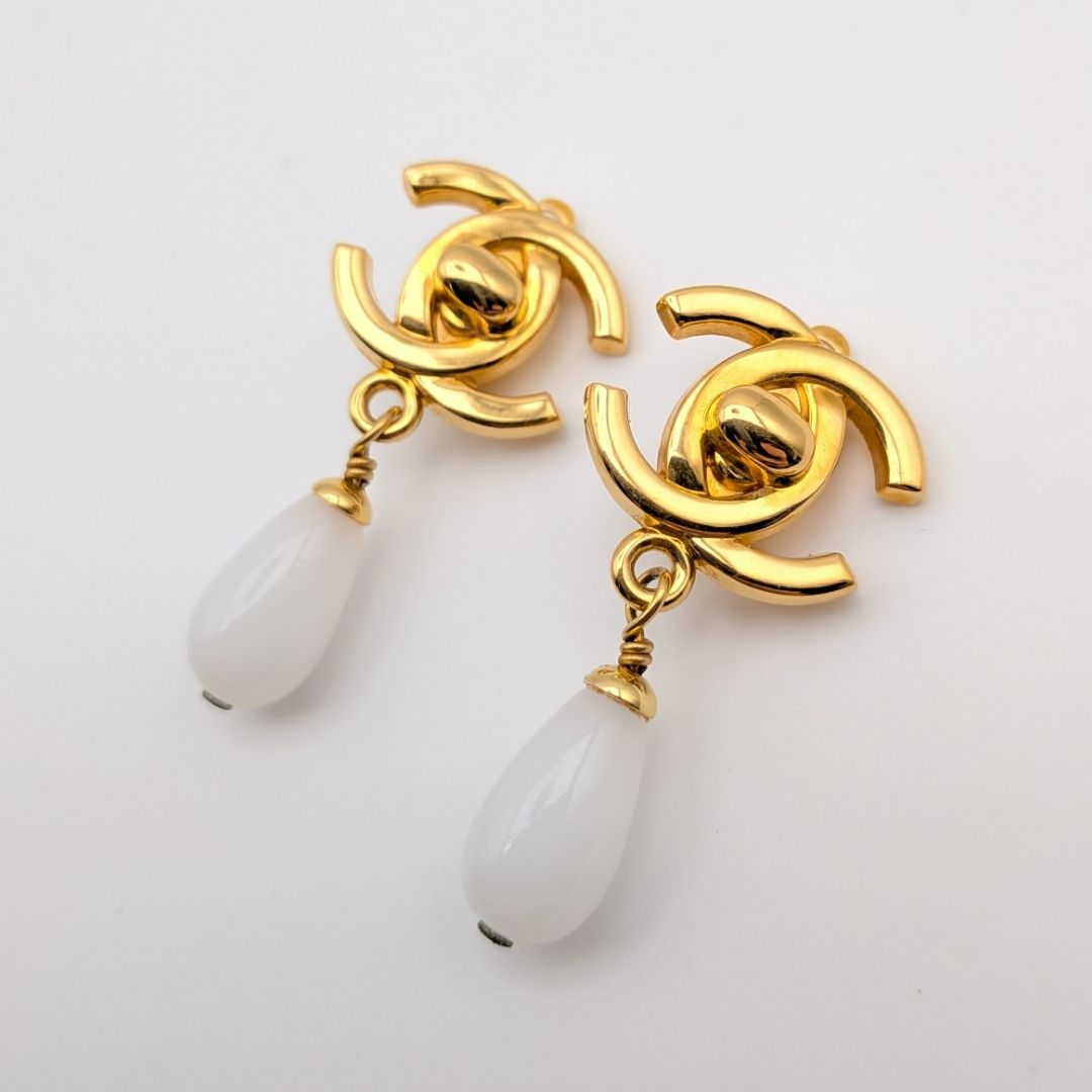 Chanel 95P Earrings CC Logo Turnlock Gold Faux Pearl Drop Swing Vintage