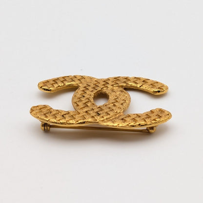 Chanel Brooch CC Logo Mesh Braided Pattern Gold 29 Vintage — view 2