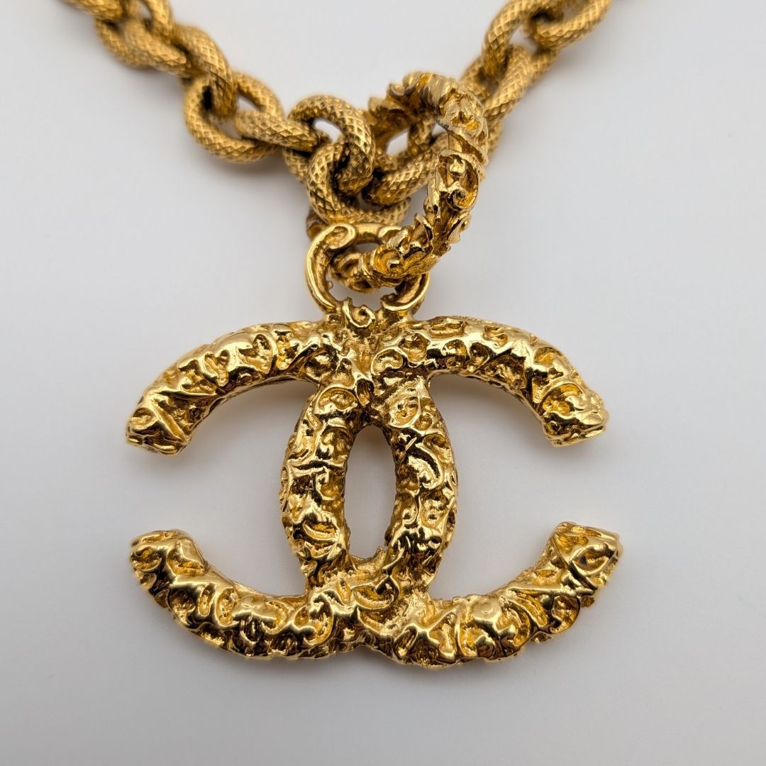 Chanel Pendant CC Logo Lava Gold Chain Vintage — view 2