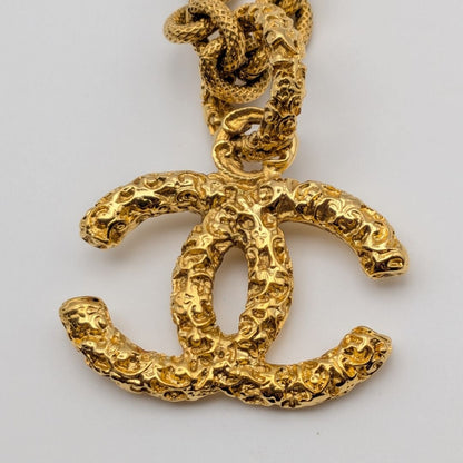 Chanel Pendant CC Logo Lava Gold Chain Vintage — view 3