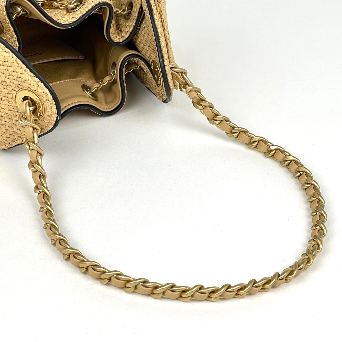 Chanel 25 Mini Handbag CC Logo Raffia Beige Black — view 6