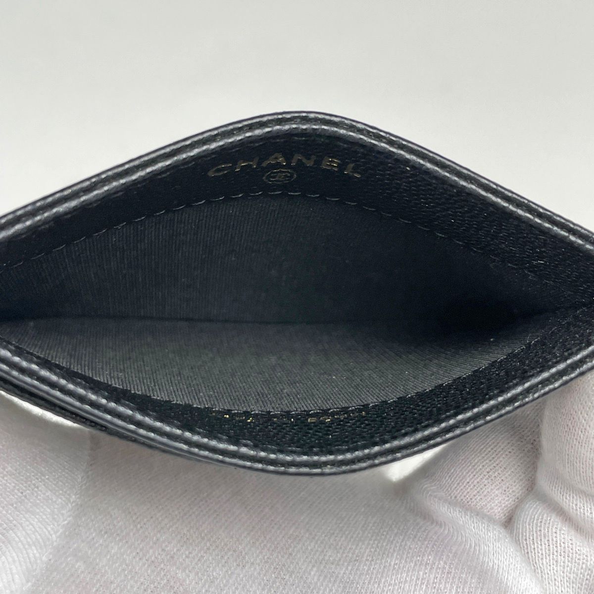 Chanel Card Case CC Logo Caviar Leather Black — view 5