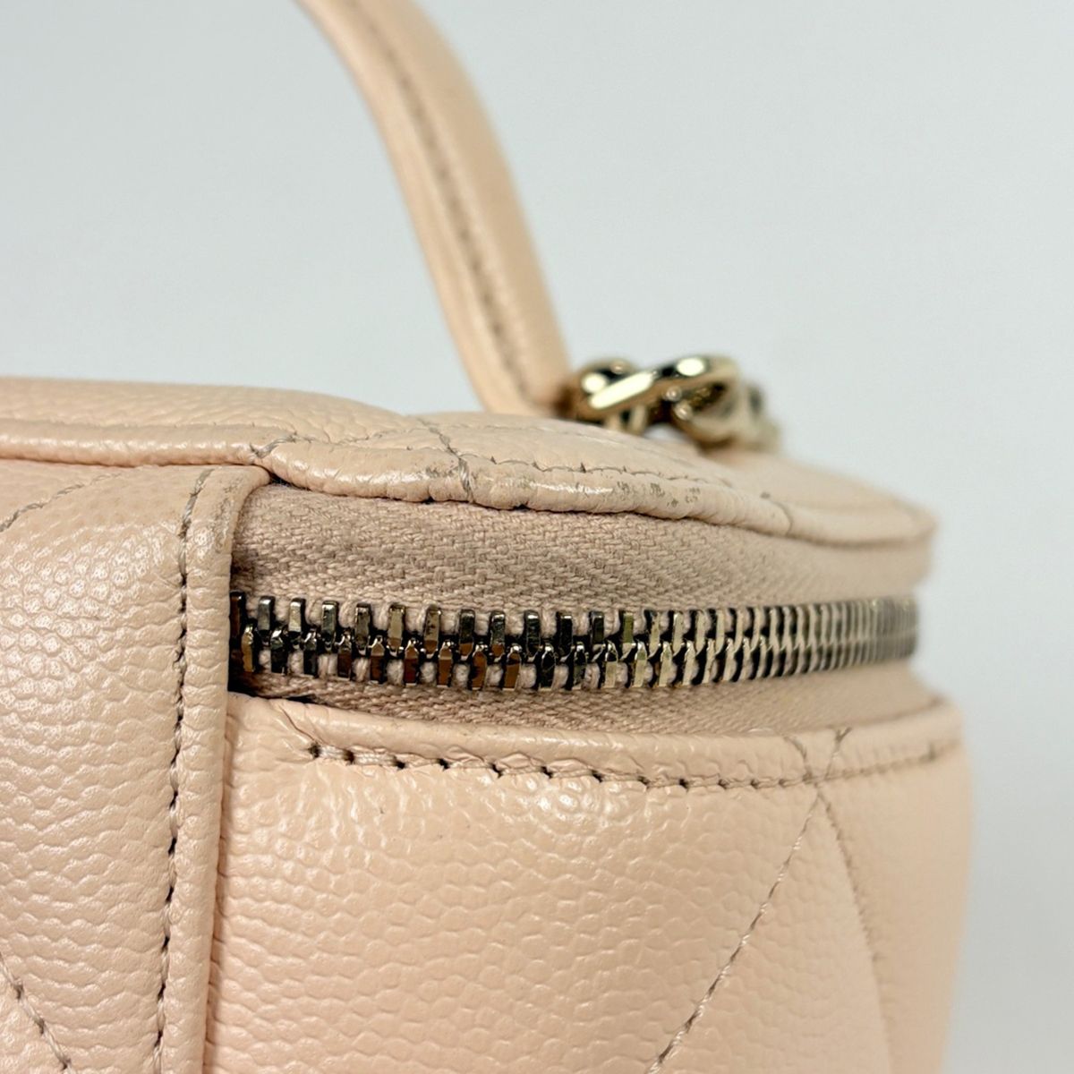 Chanel Shoulder Bag CC Logo Vanity Top Handle Caviar Leather Beige — view 4