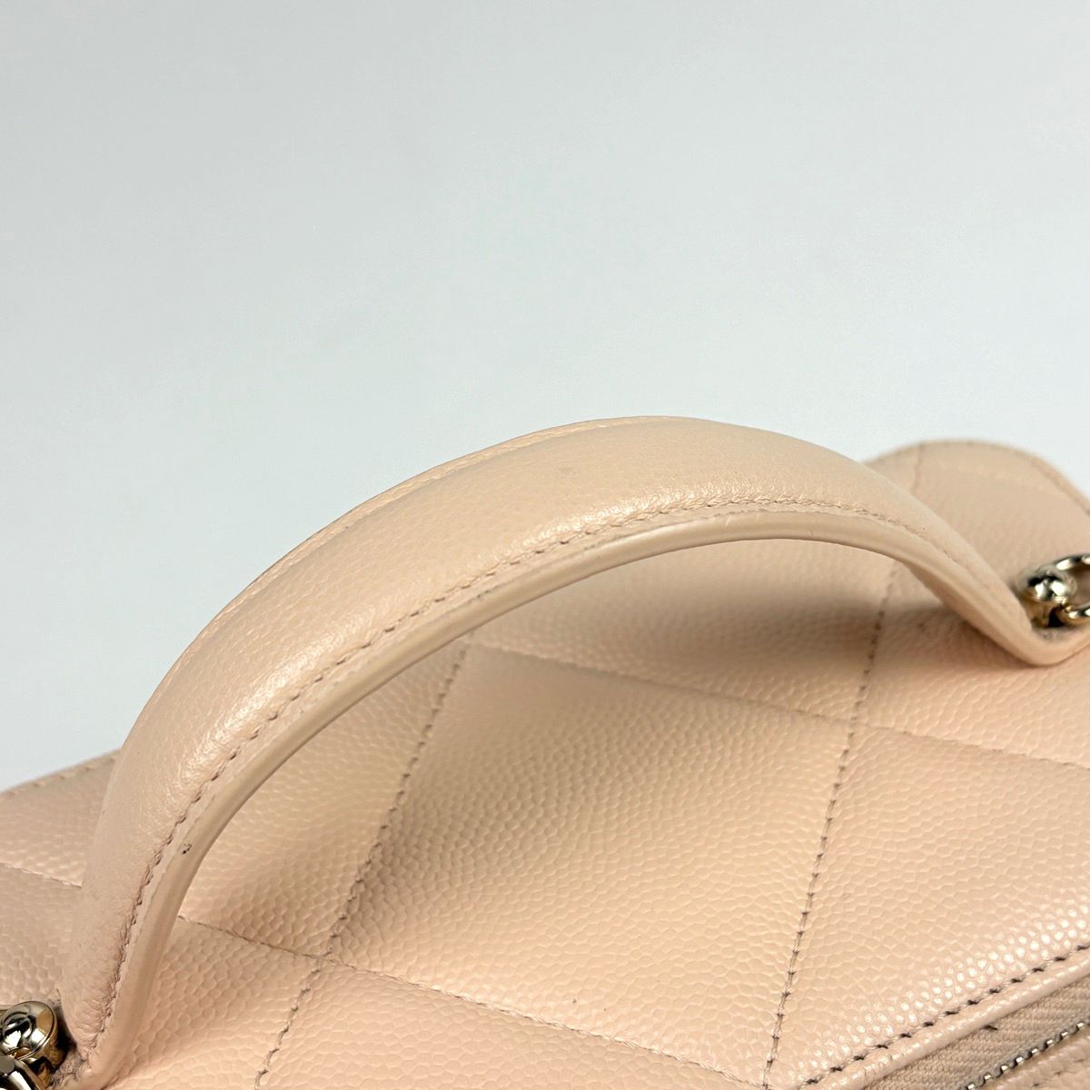 Chanel Shoulder Bag CC Logo Vanity Top Handle Caviar Leather Beige — view 5