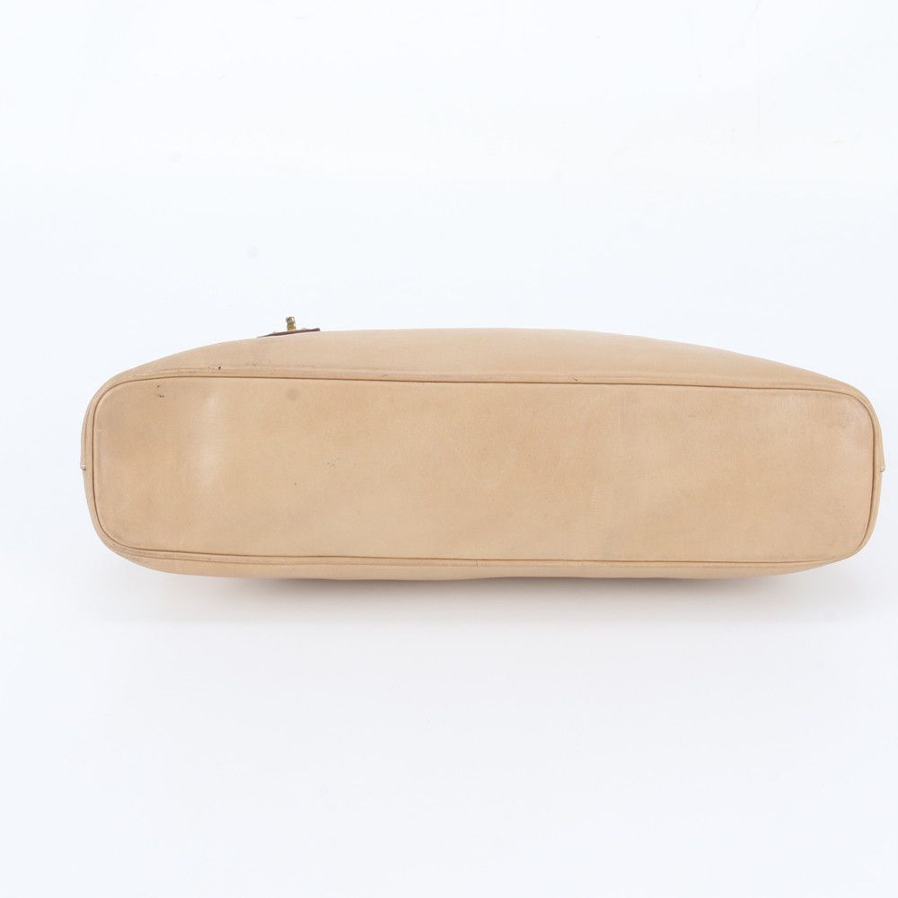 Gucci Leather Shoulder Bag — view 6