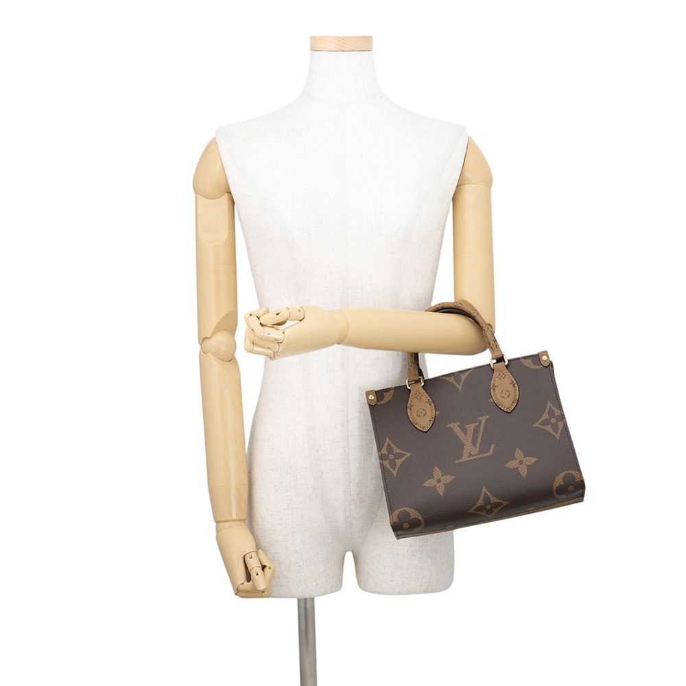 Louis Vuitton Monogram Reverse Giant On The Go PM 2-Way Shoulder Bag — view 4
