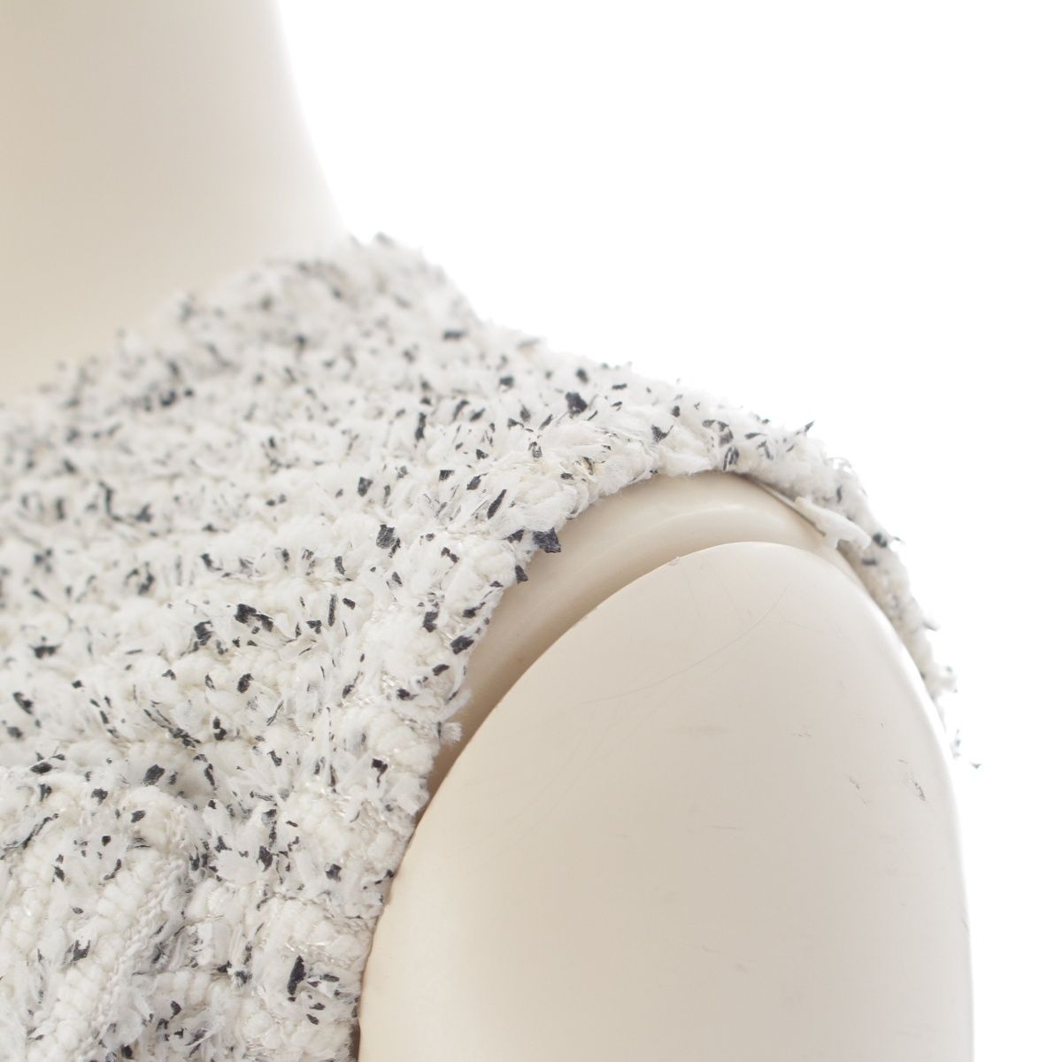 Chanel Tweed CC Logo Pearl Clear Button Sleeveless Fitted Dress White 36 — view 6