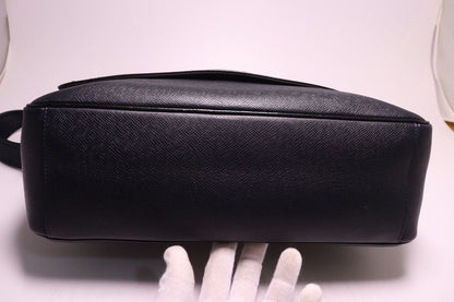 Louis Vuitton Taiga Roman Shoulder Bag — view 3