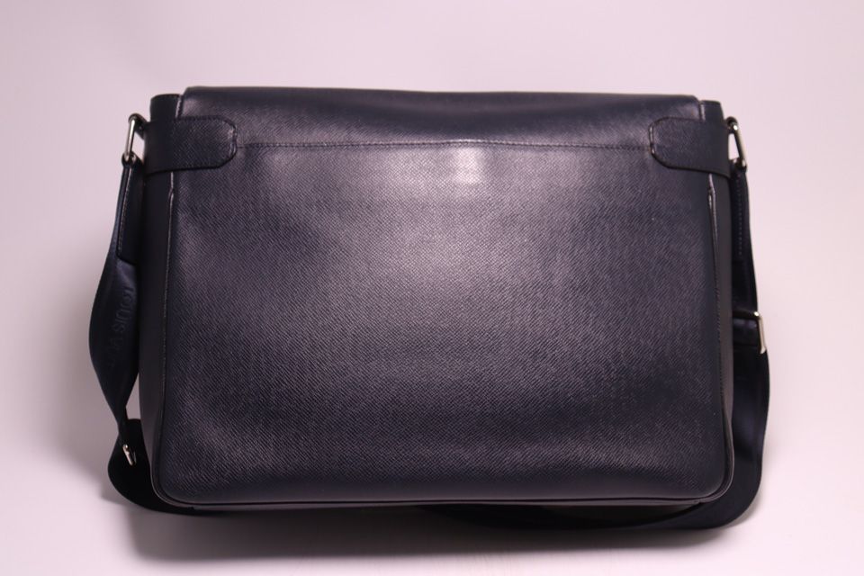 Louis Vuitton Taiga Roman Shoulder Bag — view 2