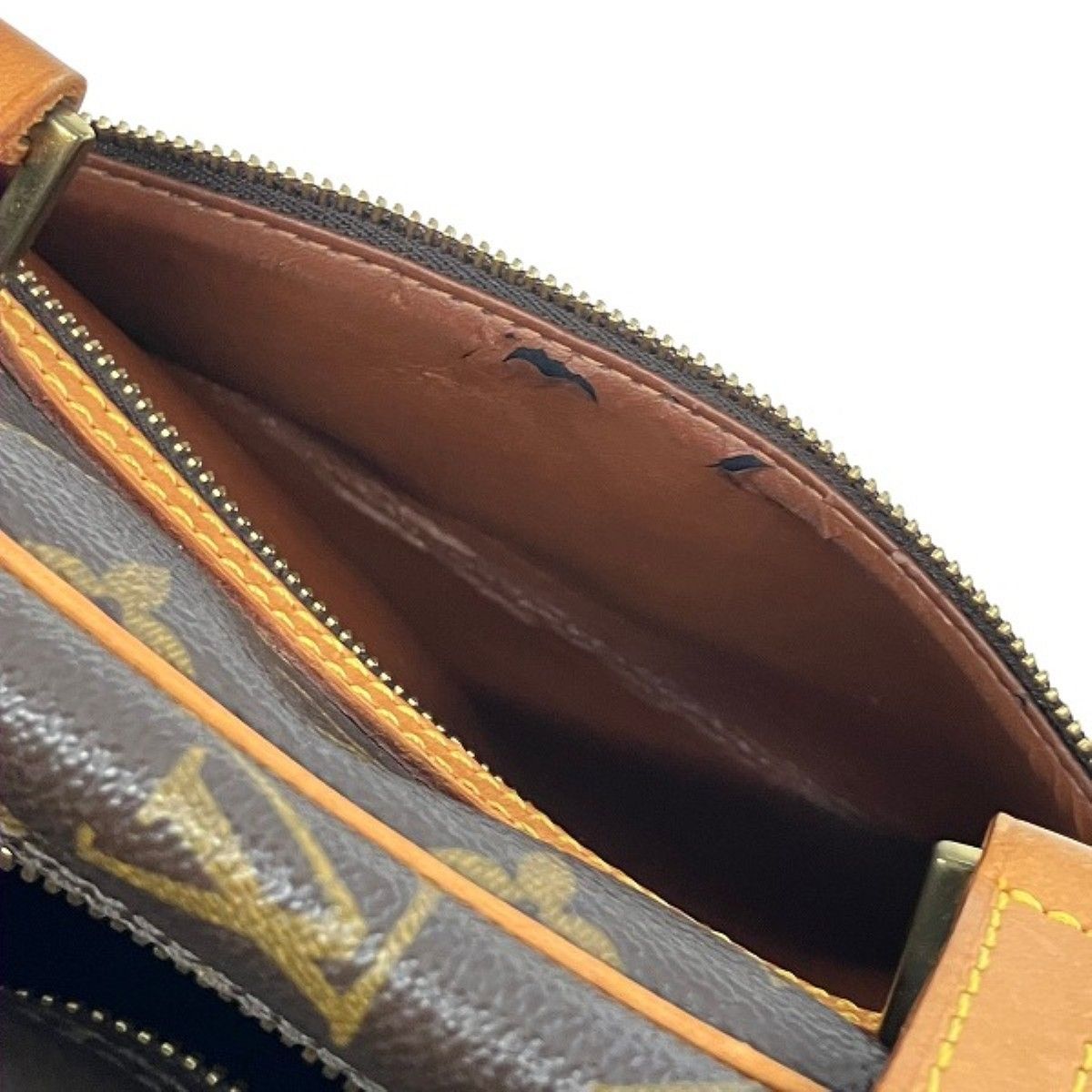 Louis Vuitton Cite MM Monogram Shoulder Bag Canvas — view 7