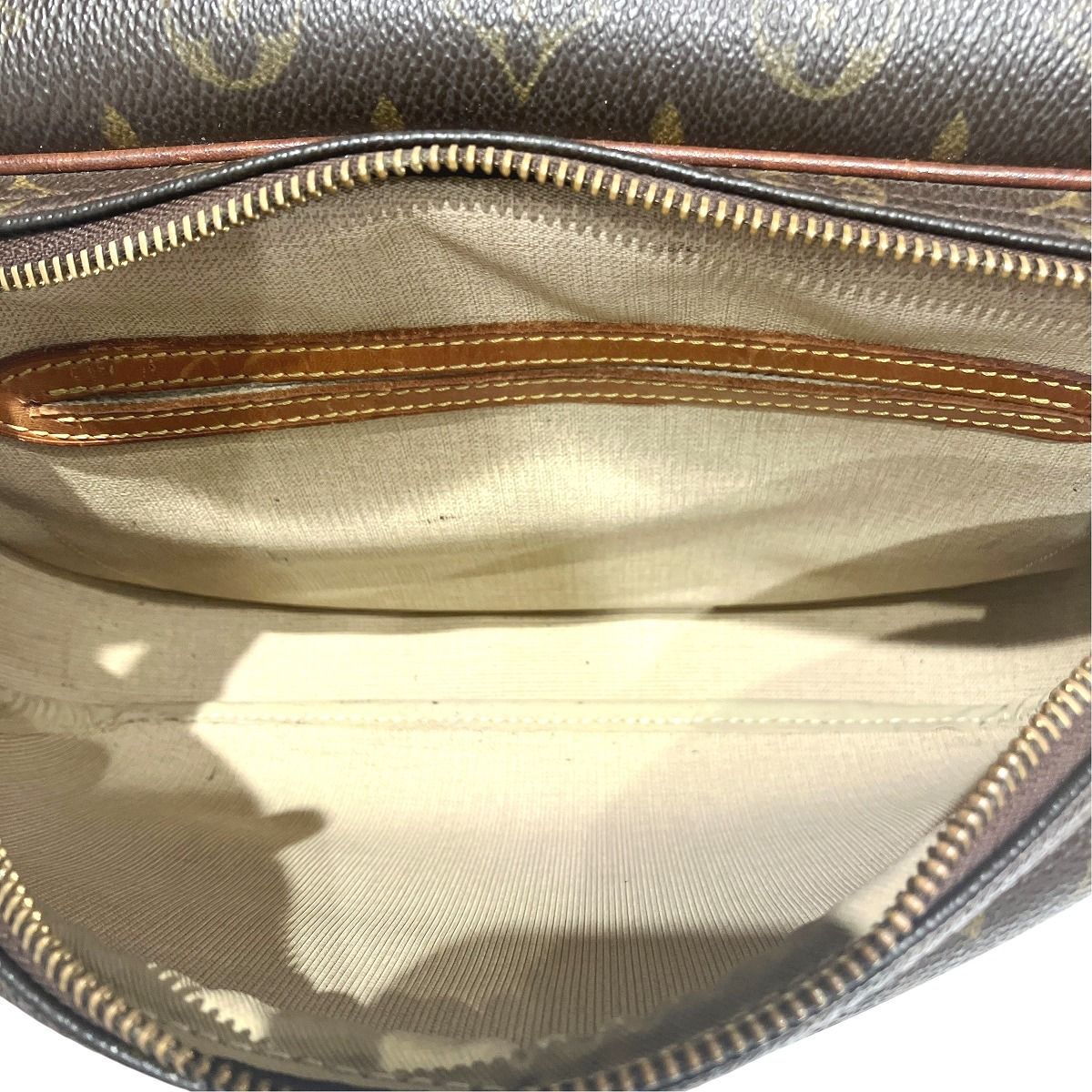 Louis Vuitton Reporter PM Monogram Shoulder Bag Canvas — view 5