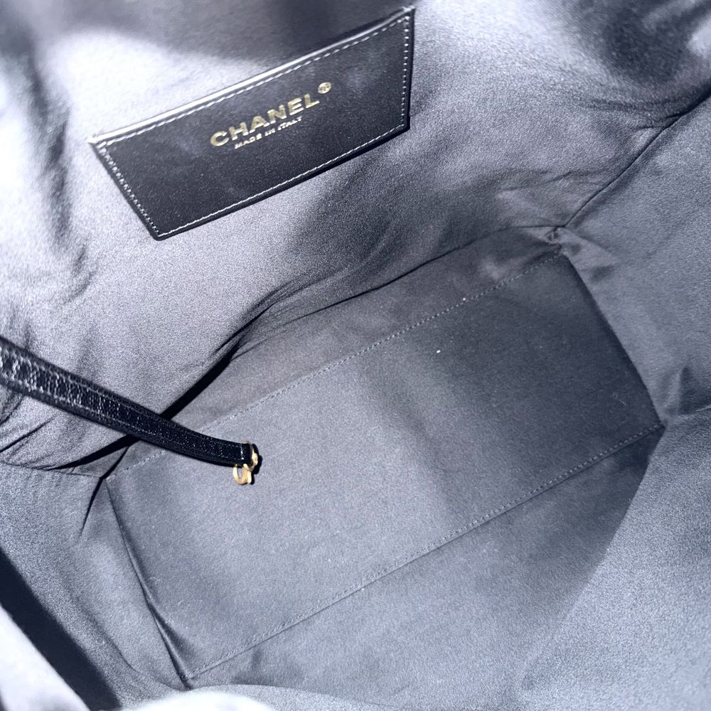 Chanel Shoulder Bag 25 Medium CC Logo Chain 25 Caviar Leather Black Gold — view 4