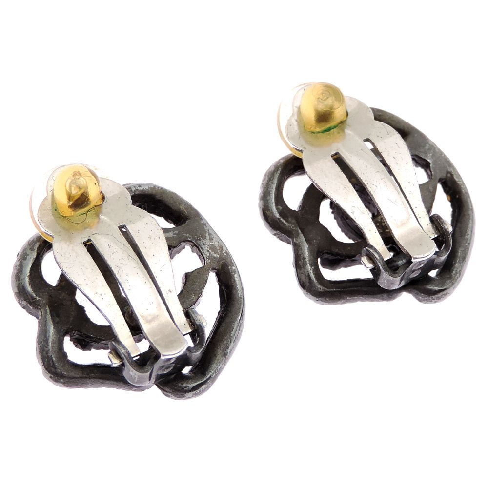 Chanel 00A Earrings Beige — view 3