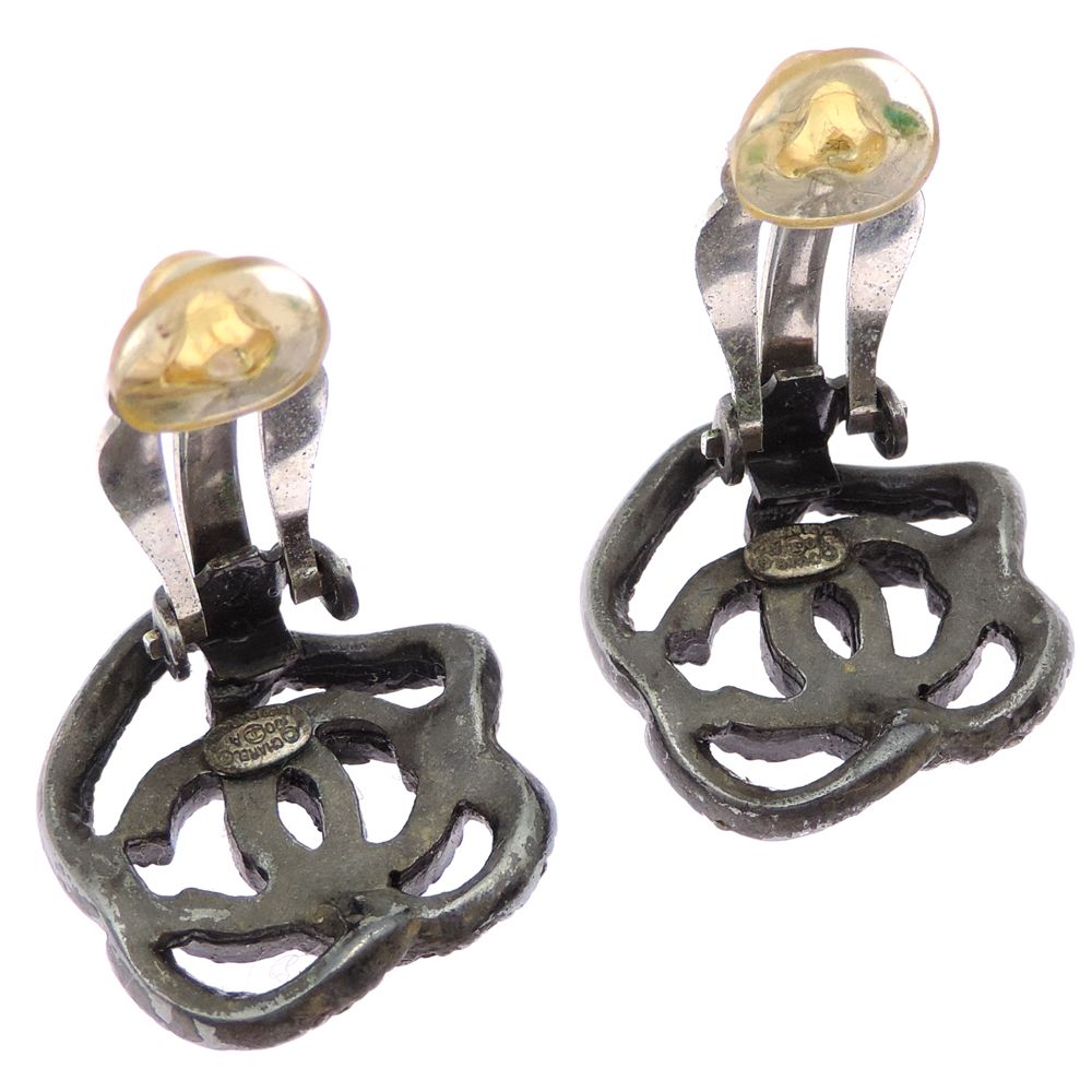 Chanel 00A Earrings Beige — view 4