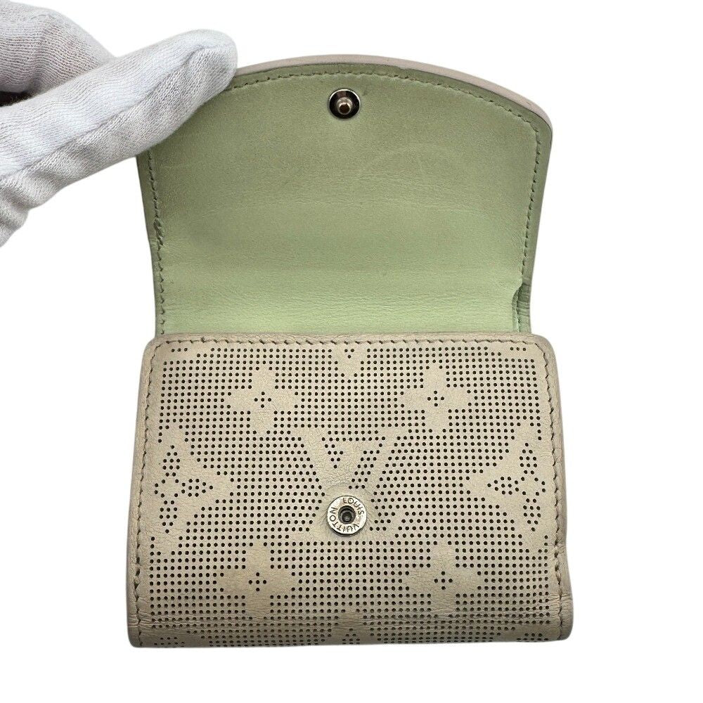 Louis Vuitton Portefeuille Iris XS Mahina Reverse Leather Trifold Wallet Beige — view 4