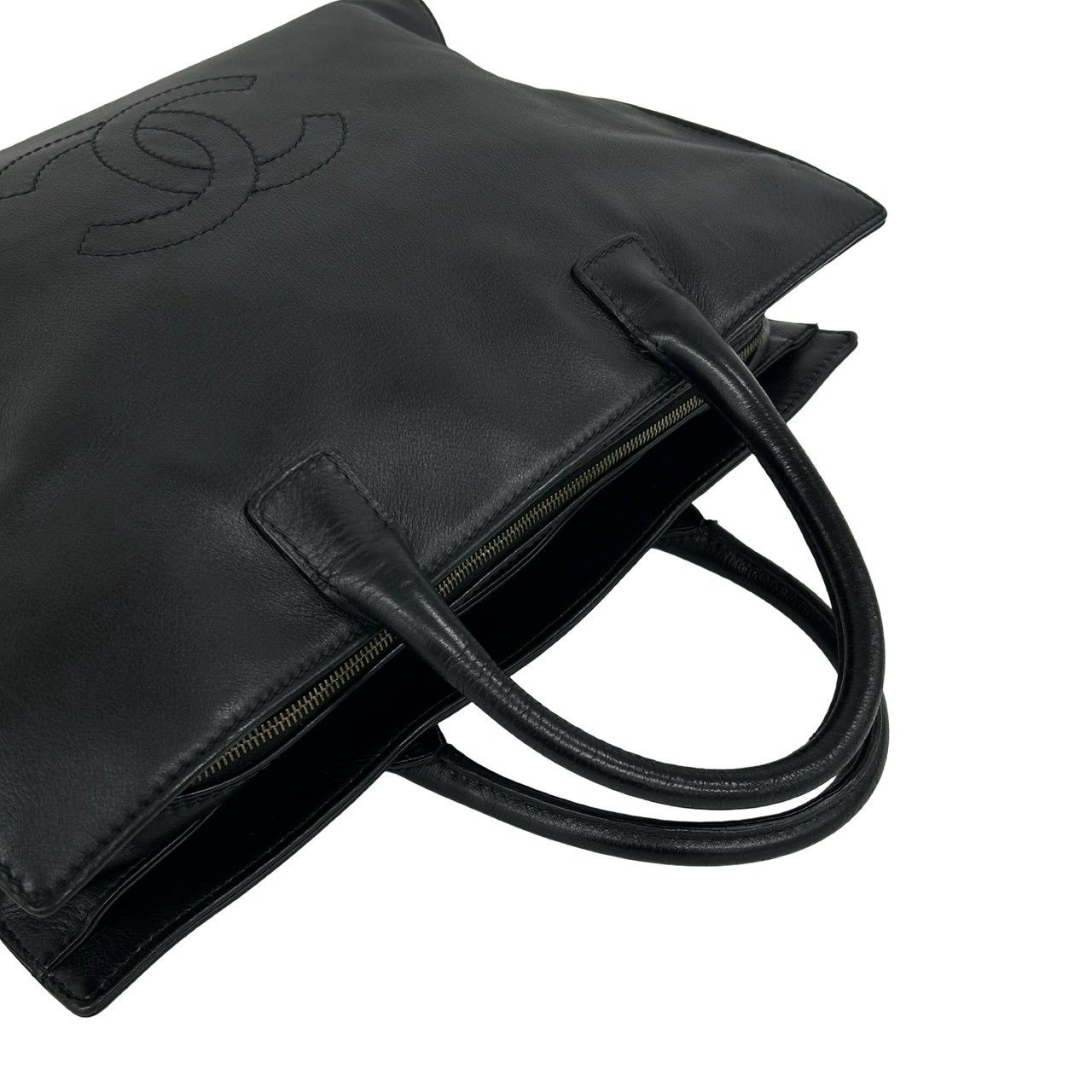 Chanel CC Logo Leather Handbag Business Tote Black — view 4