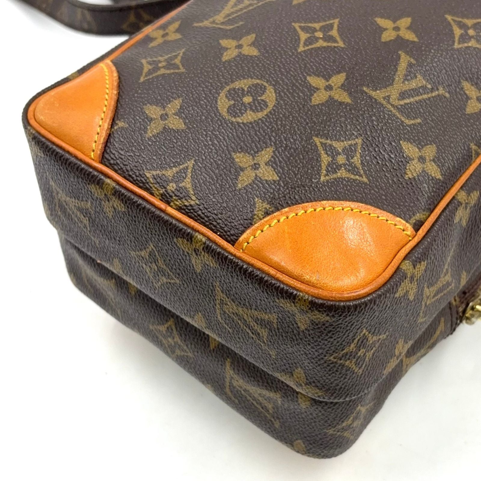 Louis Vuitton Amazon Monogram Leather Brown Light Shoulder Bag Gold — view 6