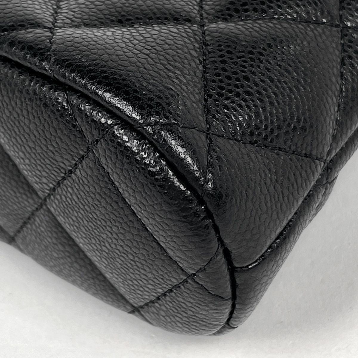 Chanel Shoulder Bag CC Logo Caviar Leather Black — view 3
