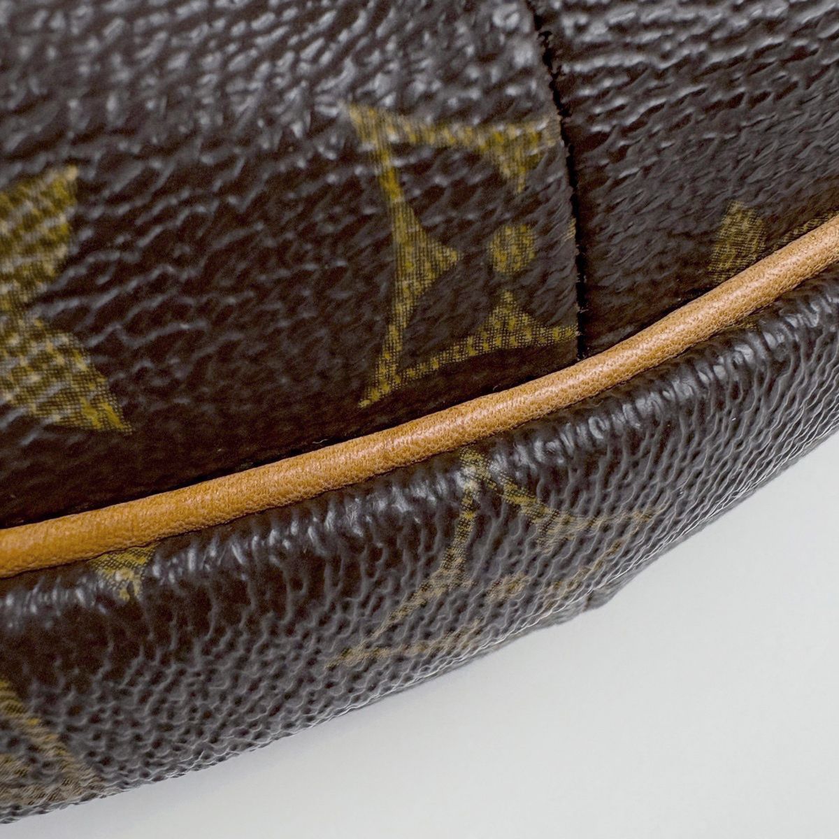 Louis Vuitton Croissant MM Shoulder Bag Monogram Brown — view 3