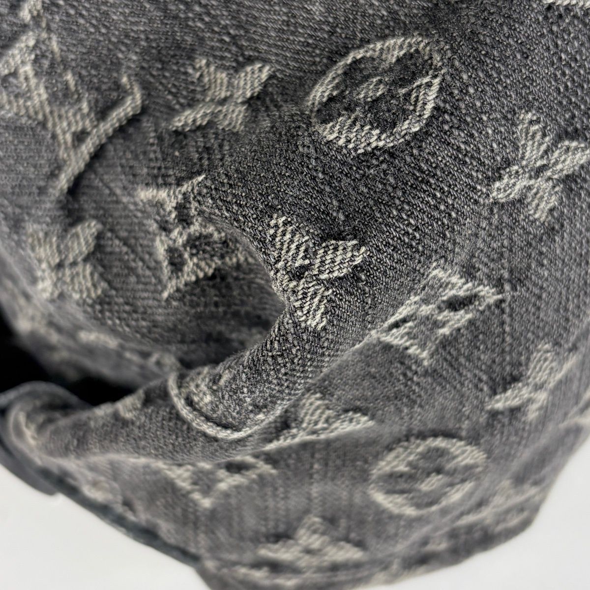 Louis Vuitton Neo Cabby MM Handbag Monogram Denim Noir — view 3