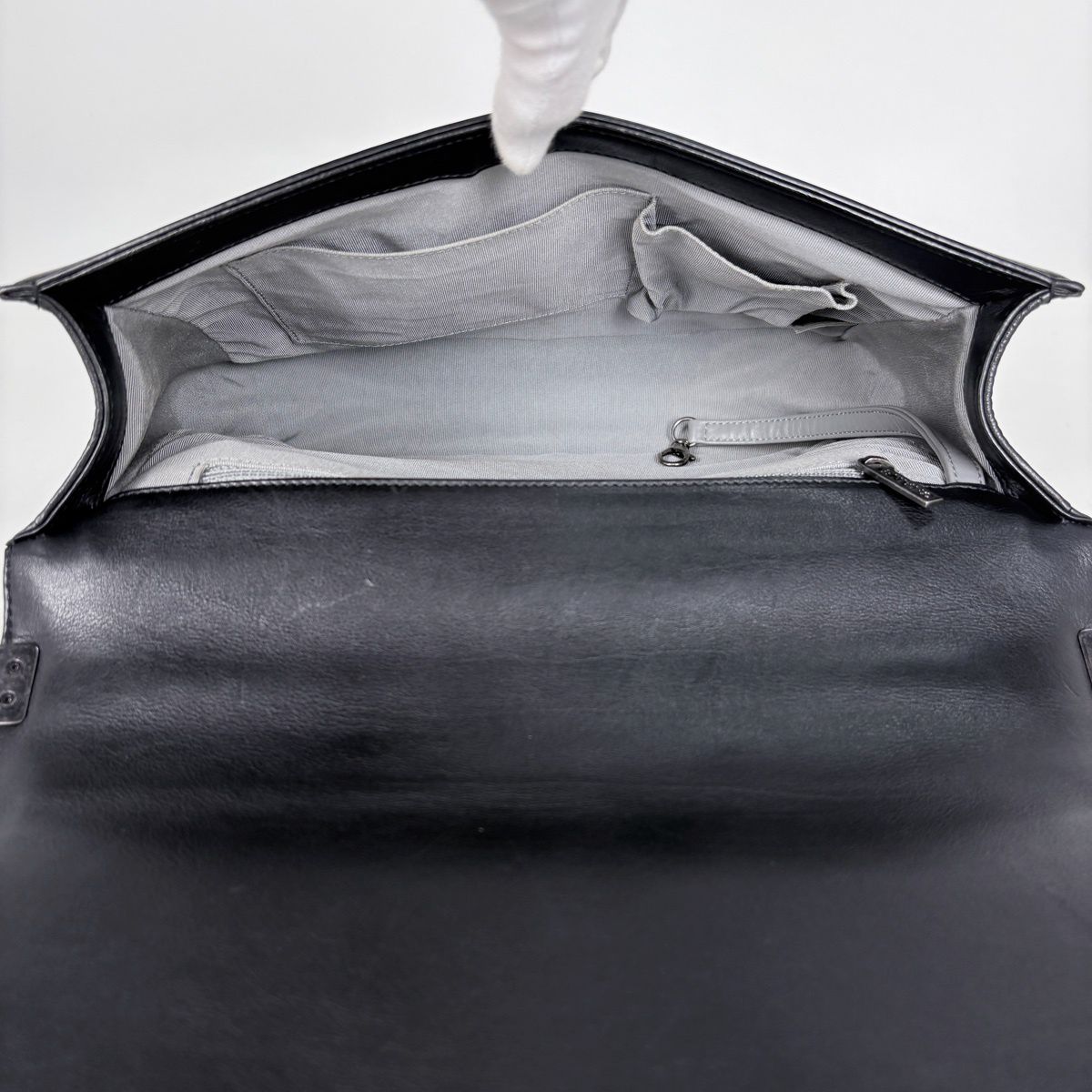 Chanel Shoulder Bag Boy CC Logo Leather Black — view 8